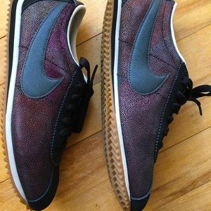 Nike Retro metallic rare NWOT